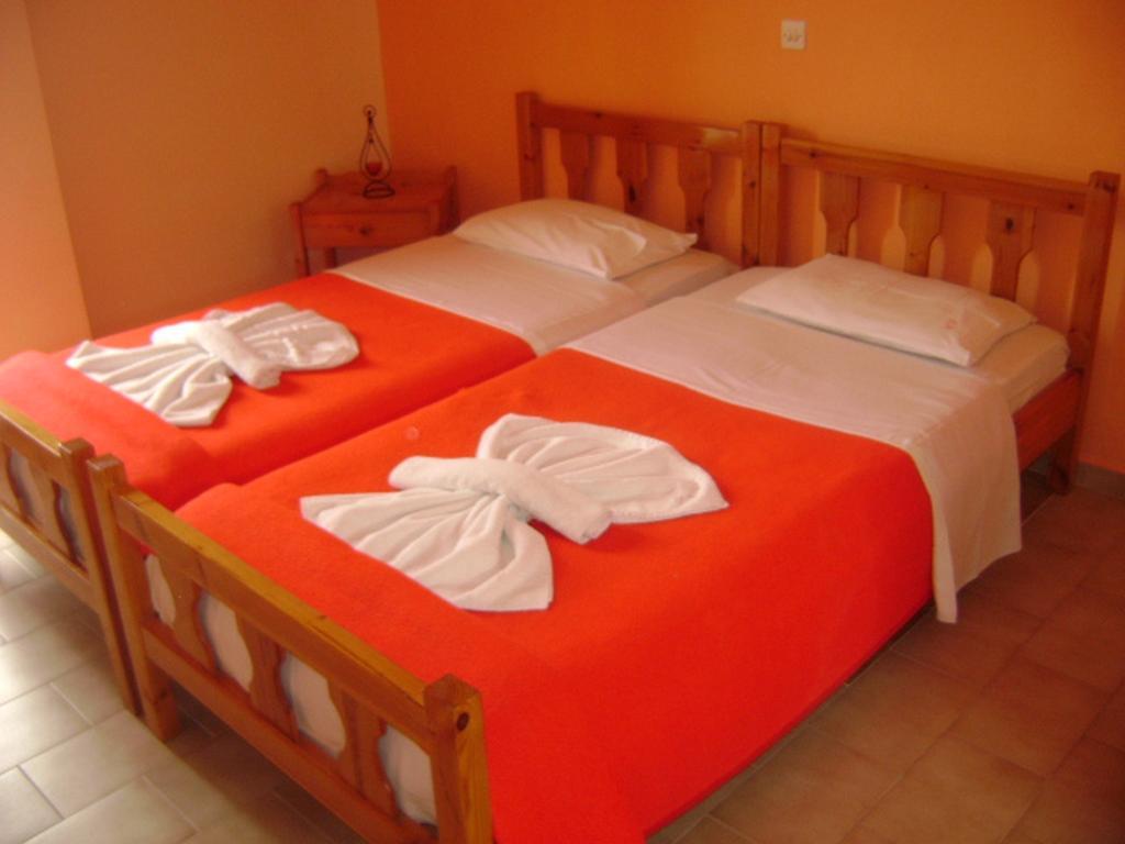 Adonis Beach Hotel Iraklio Eksteriør billede